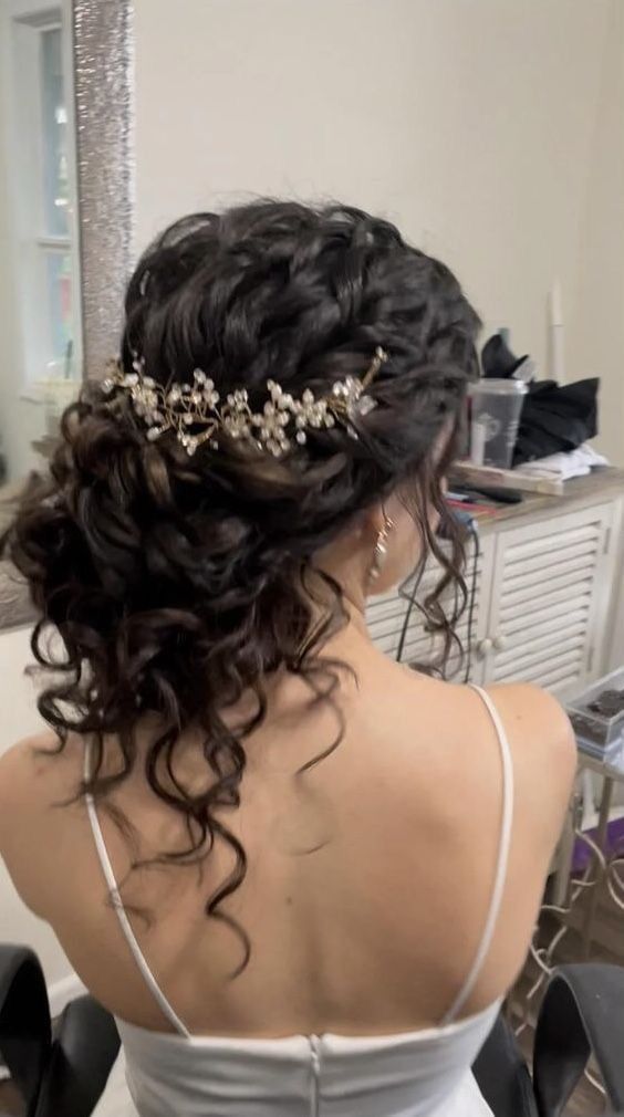 Stunning Hairstyles for Your Quinceañera Celebration