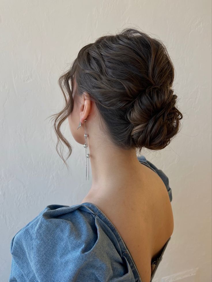 Stunning Prom Hairstyles to Make You Shine on Your Special Night
