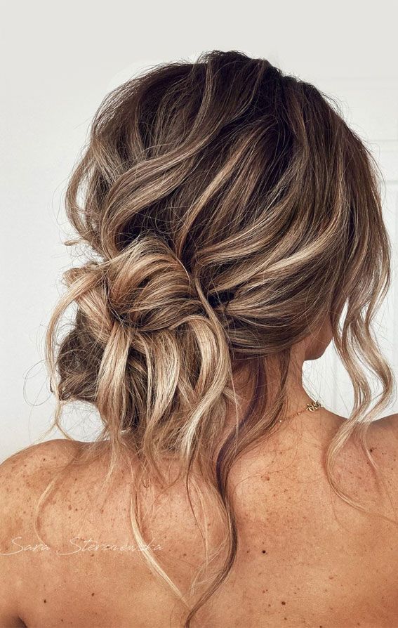 1Stunning Wedding Hair Updos to Elevate Your Bridal Look