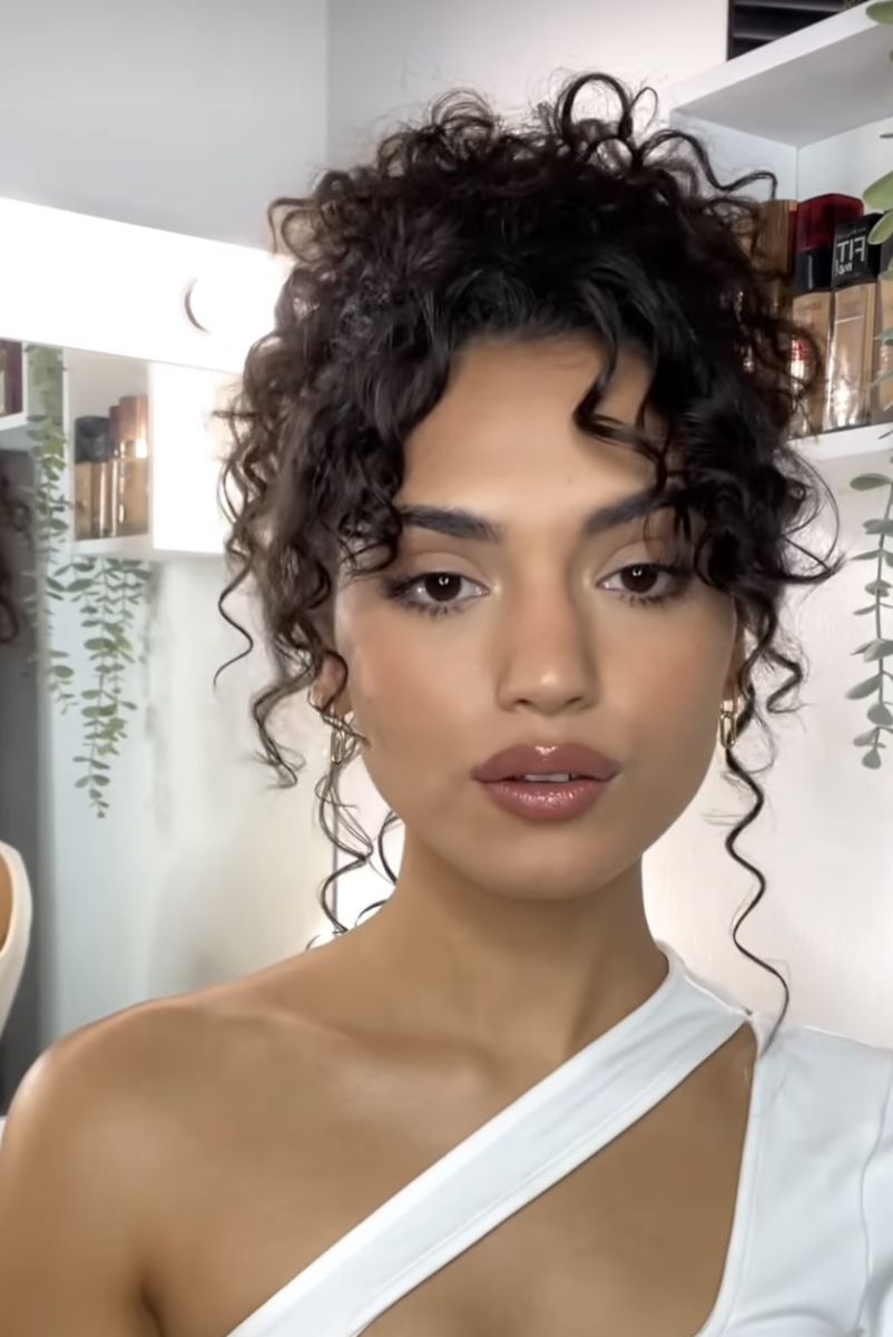 The Ultimate Guide to Styling Curly Hair: Tips and Tricks for Beautiful Curls