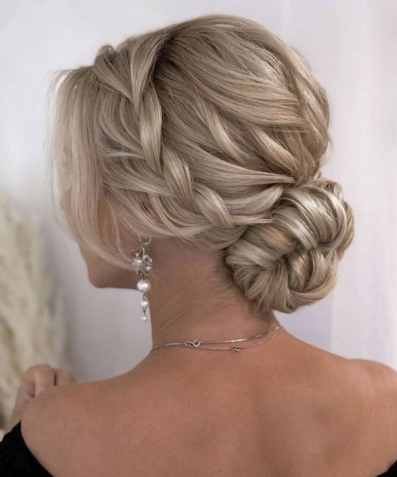 Stunning Hairstyles for Prom to Make You Shine on Your Special Night