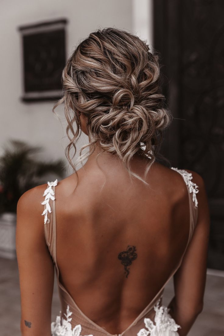 Beautiful Bridal Hair: Stunning Updo Hairstyles for Your Wedding Day