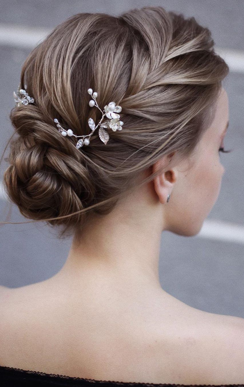 Elegant Wedding Hair Updos to Complete Your Bridal Look