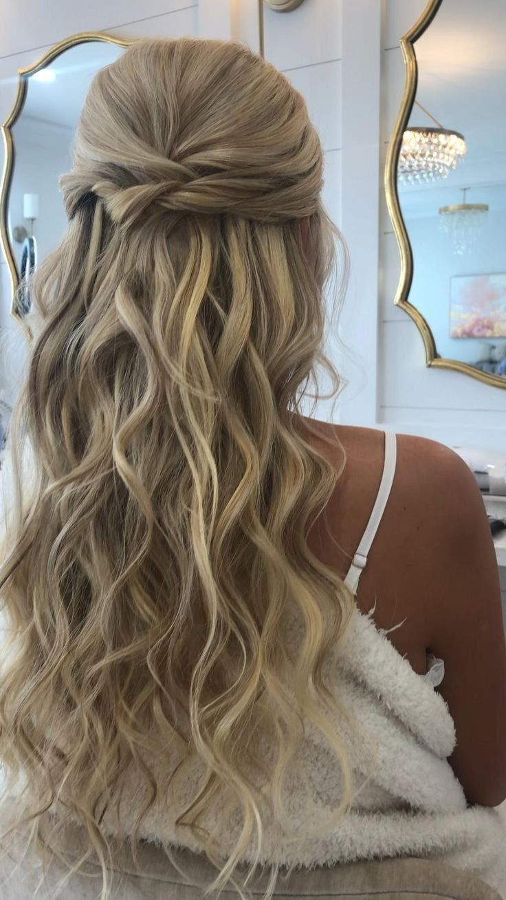 Gorgeous Prom Hairstyles to Make You Shine on Your Special Night