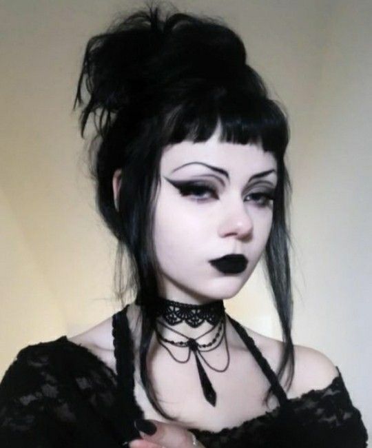 Gothic Glamour: The Ultimate Guide to Edgy and Elegant Goth Hairstyles