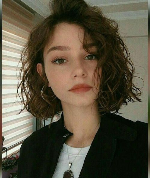 short haircuts for curly hair