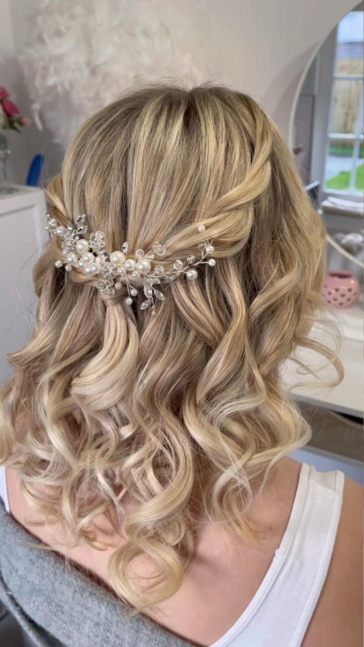 Stunning Prom Hairstyles for Short Hair: Rock Your Party Look!