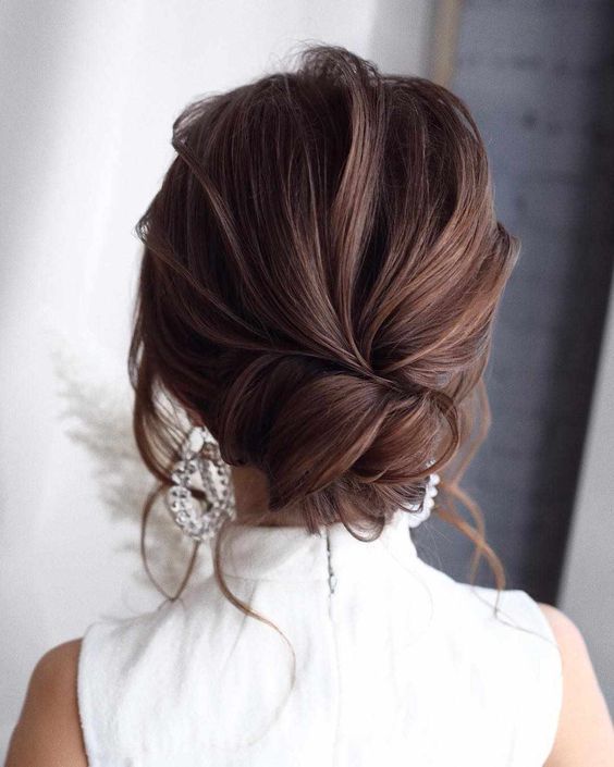 Stunning Wedding Hairstyles for Medium Length Hair: The Perfect Balance of Elegance and Functionality