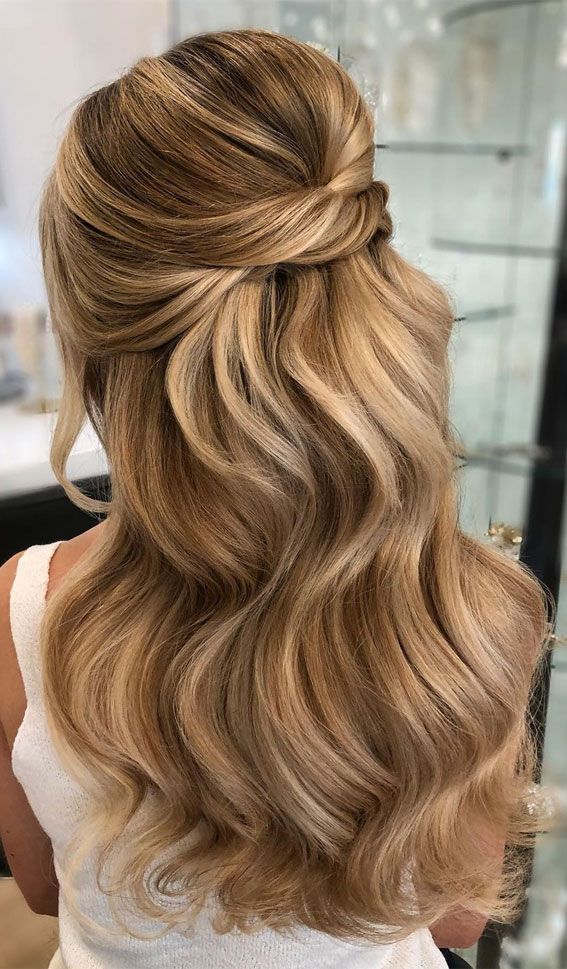 Top Bridal Hair Trends for a Stylish Wedding Day Look