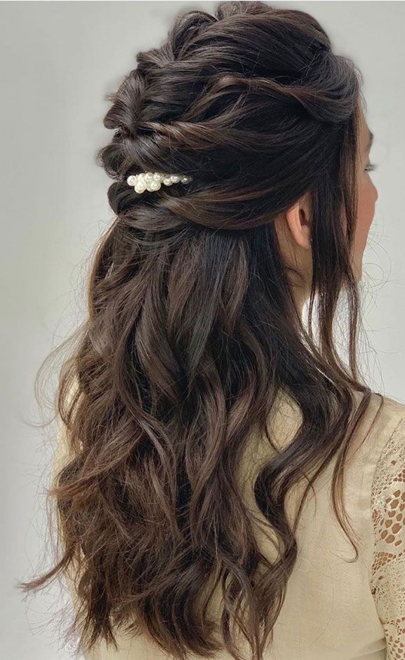 Top Hairstyles to Complement Your Lehenga Choli