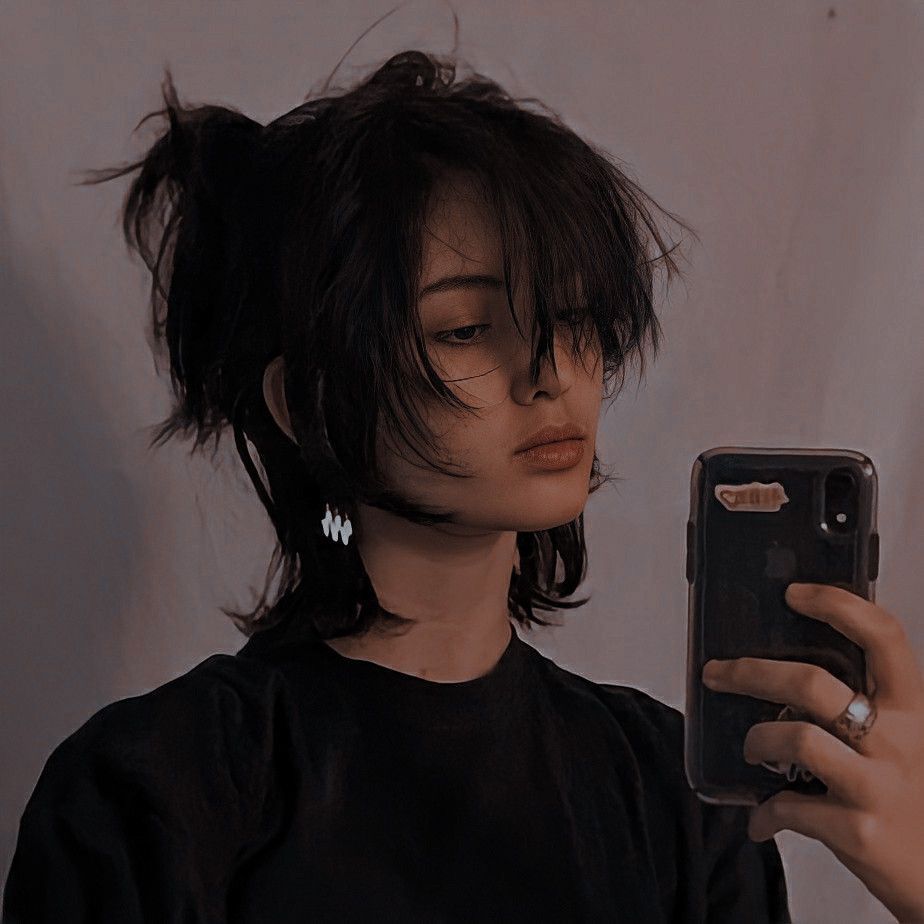 Unleashing Your Dark Side: The Top Goth Hairstyles to Try