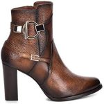 Explore Our Stylish Women’s Boots Collection Today!