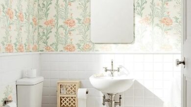 Reviving Charm: Transforming Your Space with Vintage Bathrooms and Retro Wallpaper