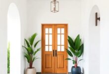 Bringing the Tropics Home: Innovative Entryway Designs for a Fresh Welcome