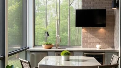 Enhance Your Outdoor Dining: Exploring Screened Porches with Mini Fridge Kitchens