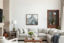Chic Farmhouse Living Room: Embracing Off-White and Gray for Timeless Elegance