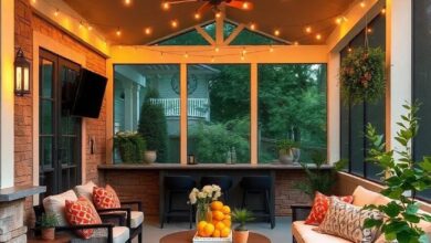 29 Charming Screened Porch Bars Adorned with String Lights for Cozy Gatherings